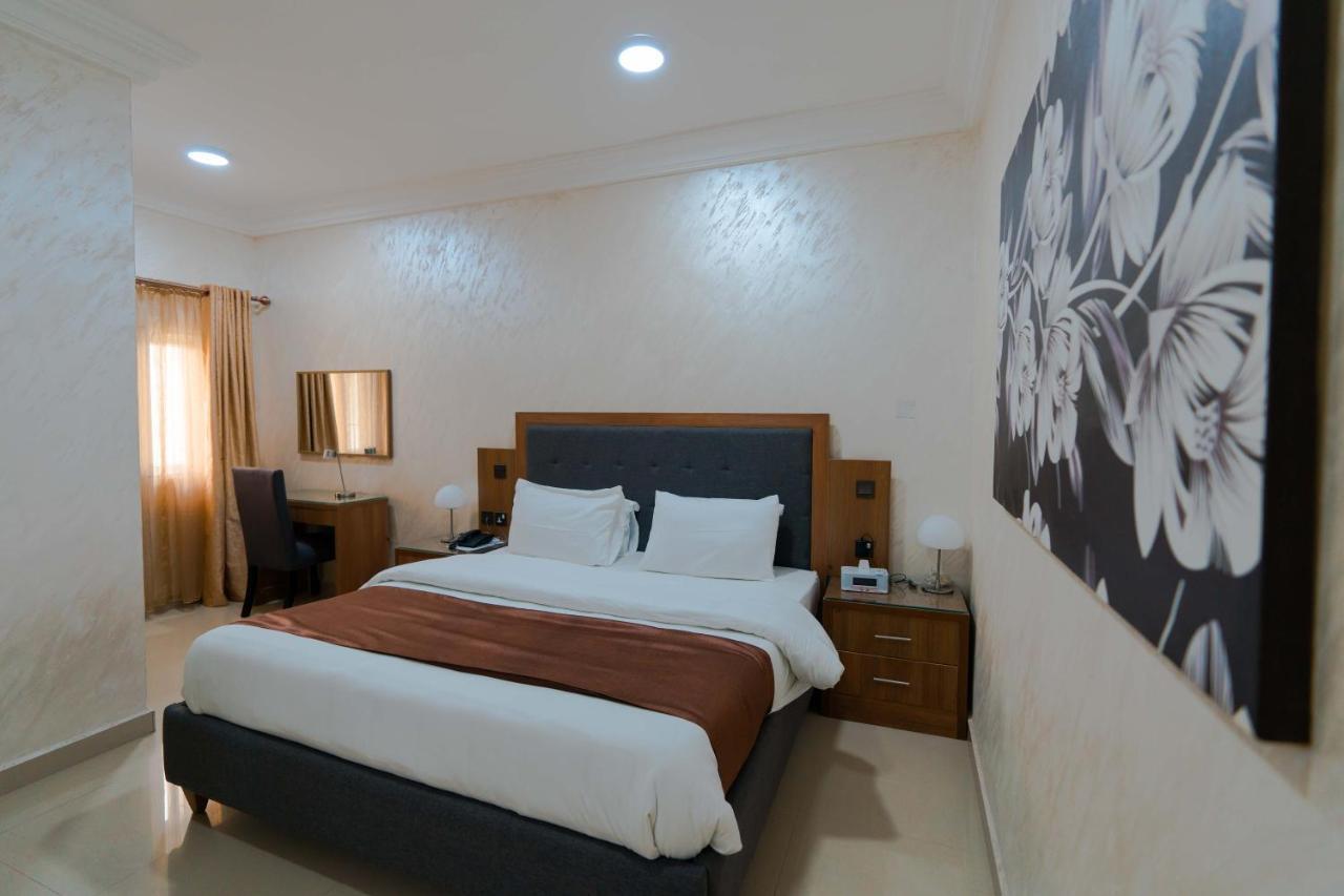 Phoenicia Suites Wupa Extérieur photo