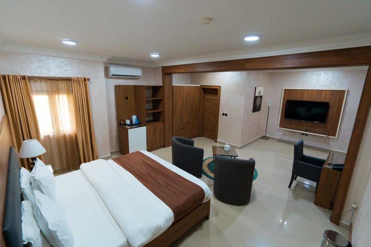 Phoenicia Suites Wupa Extérieur photo