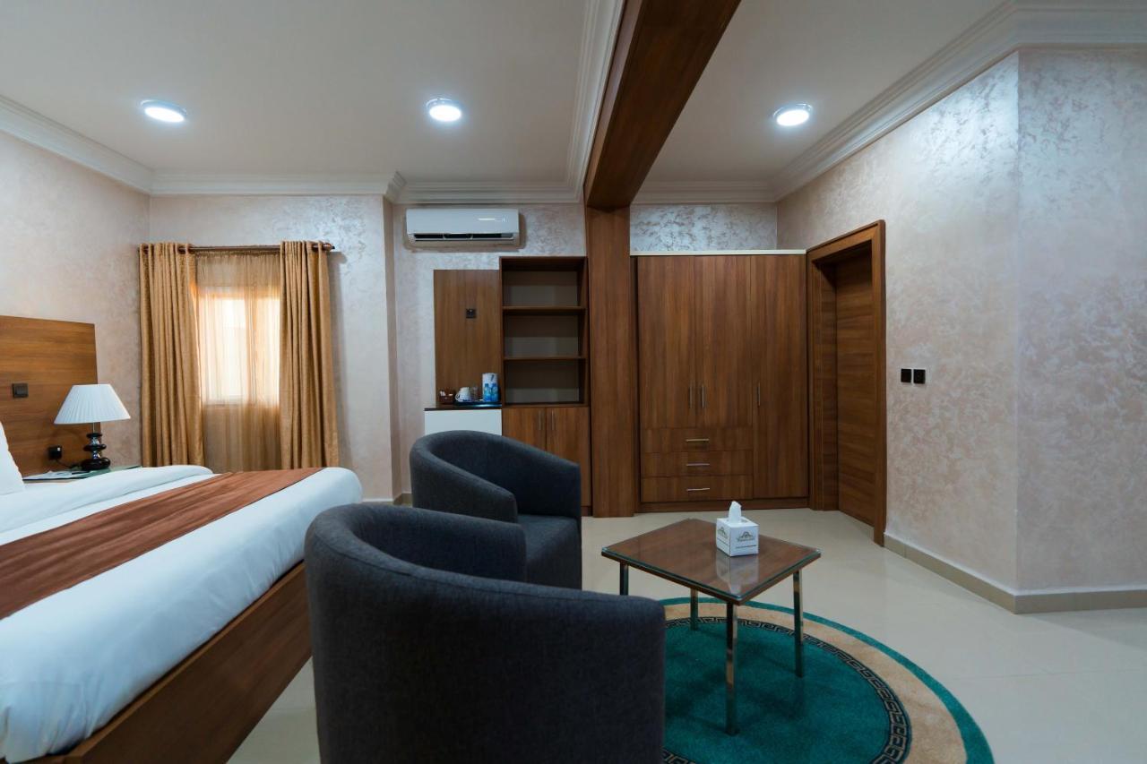 Phoenicia Suites Wupa Extérieur photo